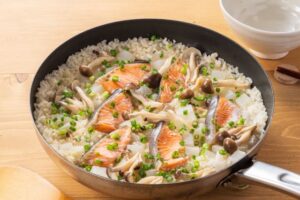フライパンで作る鮭と大根の炊き込みご飯