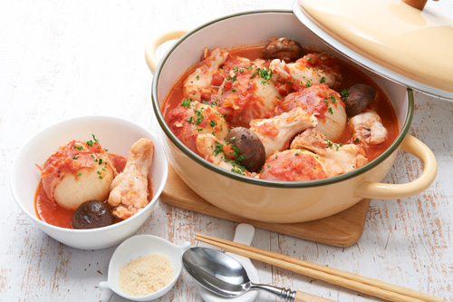丸ごと玉ねぎとチキンのトマト鍋