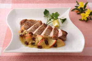 ポークソテーのりんごソース添え