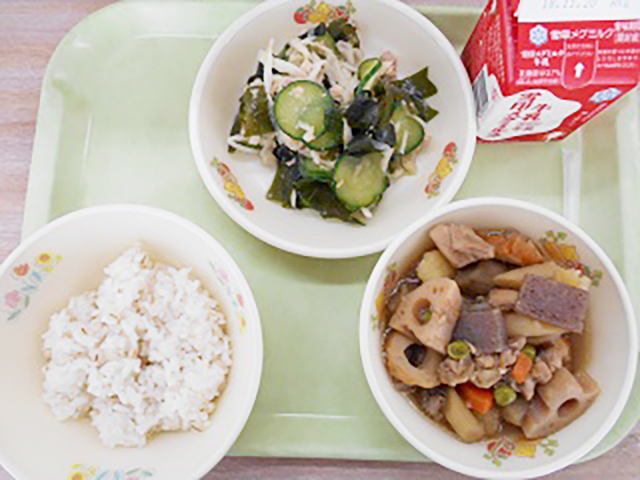 稲美町内の小・中学校の給食のメニューに「稲美町産純米本みりん」が採用されました