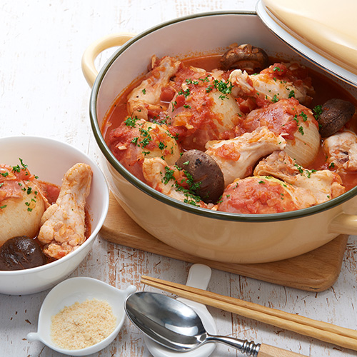 丸ごと玉ねぎとチキンのトマト鍋