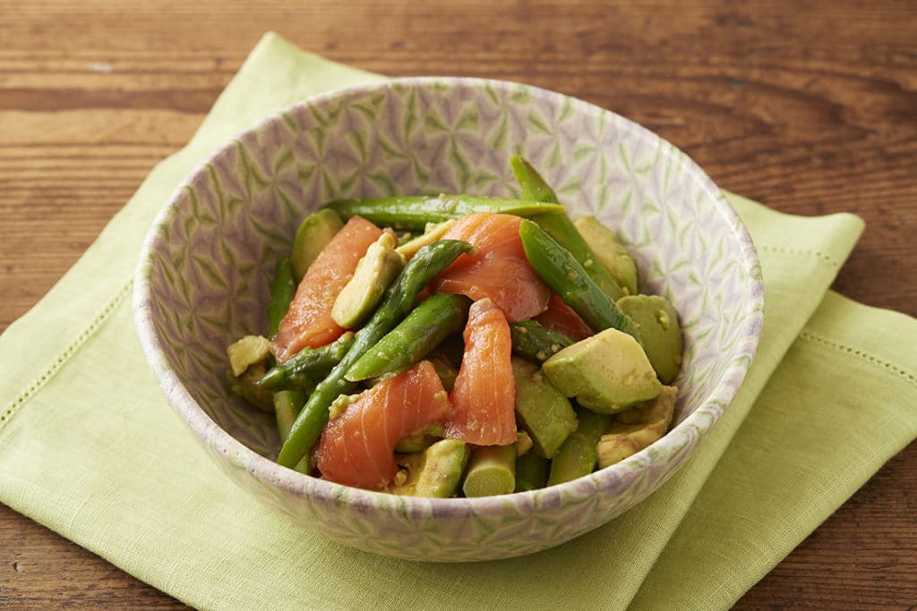 アスパラガスとアボカドの和風サラダ