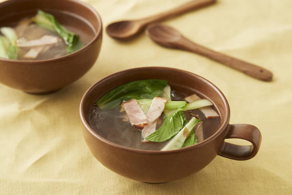 チンゲン菜とベーコンの春雨スープ