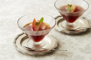 紅茶のゼリー りんごのコンポート添え