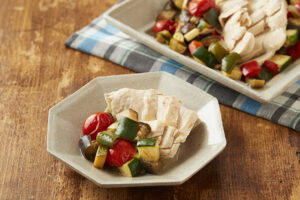 蒸し鶏と夏野菜の和風ラタトゥイユ添え