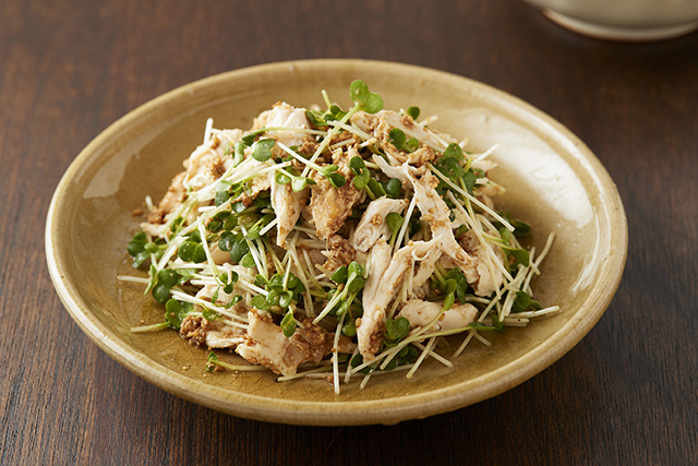 ささ身と貝割れ菜のごま和え