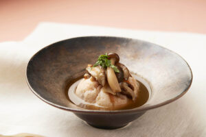 鮭まんじゅうのきのこあんかけ