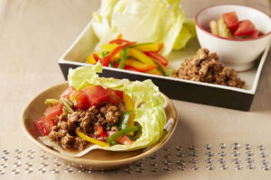 中華風肉味噌のレタス包み