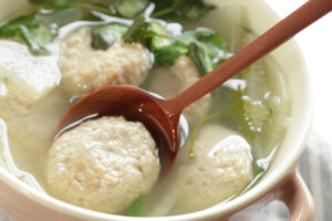 ホタテ団子と菊菜のスープ