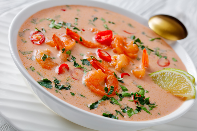 トムカークン（海老のココナッツスープ）