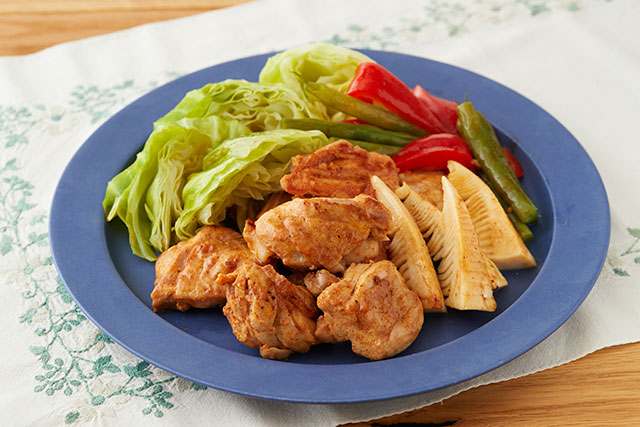 スパイシ―チキンと春野菜のフライパン蒸し