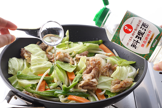 「料理酒」の役割とは？ 日本酒・みりんとの違いや、おすすめレシピを紹介！