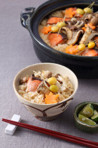 焼き鮭と焼きキノコのごちそう炊き込みご飯