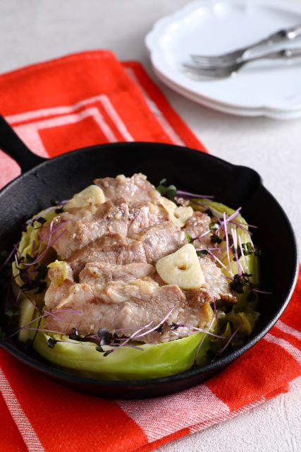 キャベツと豚肉の洋風酒蒸し