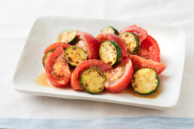 焼きズッキーニとトマトの辛子しょうゆ漬け