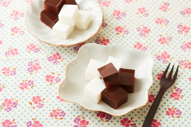 カカオとミルクの2色寒天